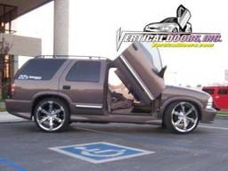 Chevrolet Blazer VDI Vertical Lambo Door Hinge Kit - Direct Bolt On - VDCCHEVYBL9504