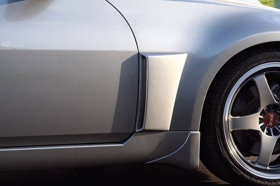 Nissan 350Z Xenon Front Fender Scoop Kit - Right And Left with Black Vinyl Inserts - 12980