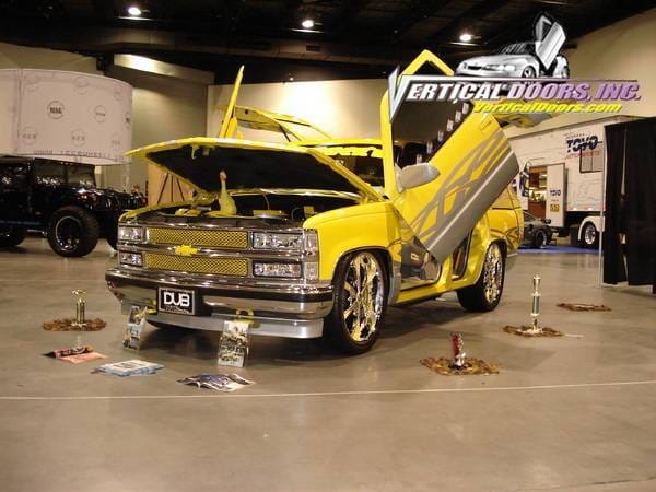 Chevrolet Tahoe Vertical Doors Inc Vertical Lambo Door Kit - VDCCHEVYTAH9599