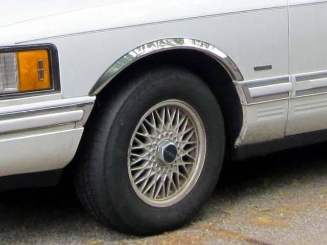 TOWN CAR 4dr QAA Molded Stainless 4pcs Wheel Well Fender Trim WZ36680