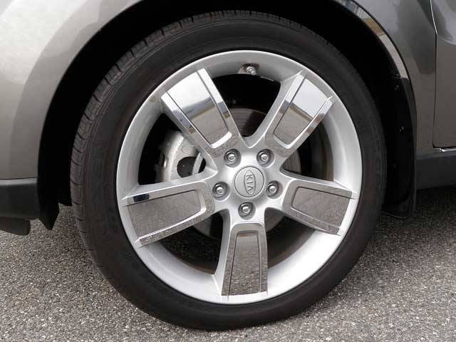 KIA SOUL 4dr QAA Stainless 40pcs Wheel Skin Accent WSK10830