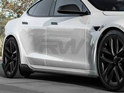 Tesla Model S / Plaid Carbon Fiber Side Skirt Extensions tesla032